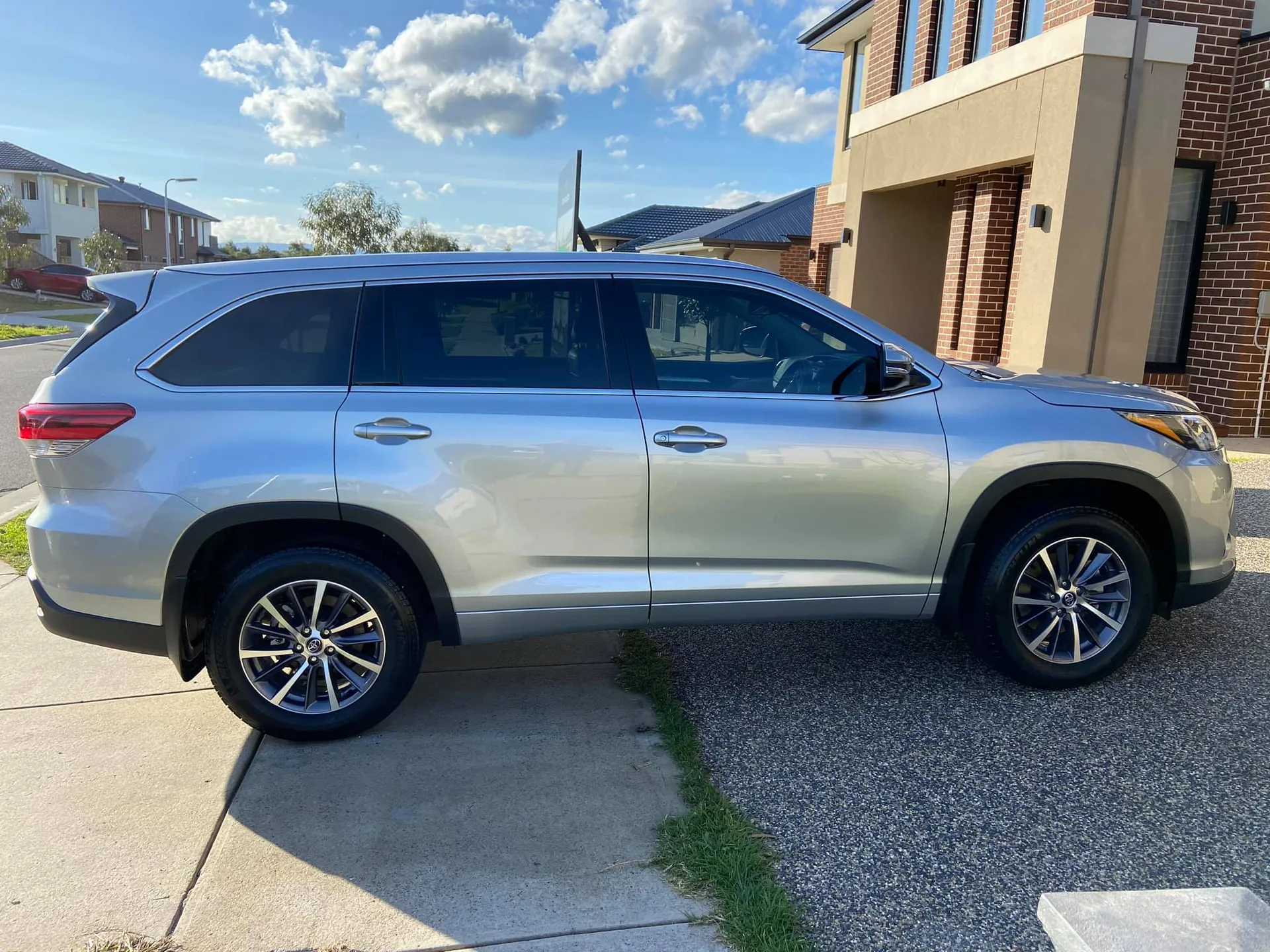 Silver Toyota Kluger finished and released